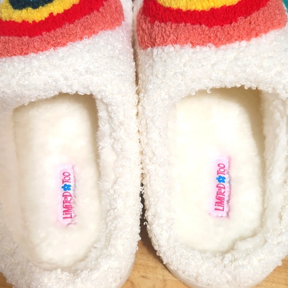 ADORABLE LIMITED TOO. RAINBIW SLIPPERS